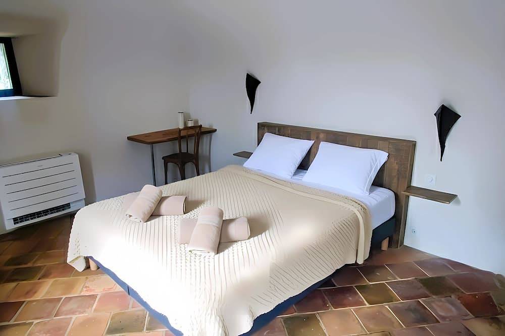 Mas Estrela: Lo Nis, an intimate B&B with mountain views in Bessèges, Cevenas