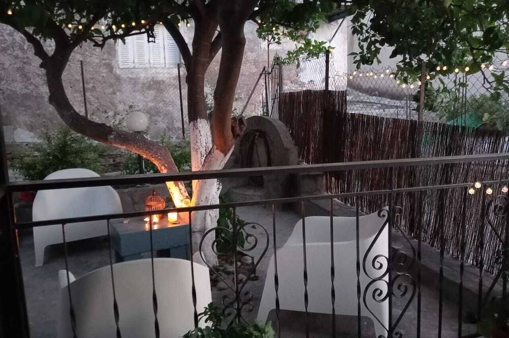 Your Koroni Escape Starts Here: Central Apartment near Zaga Beach and Tavernas.  in Koroni, Messenien