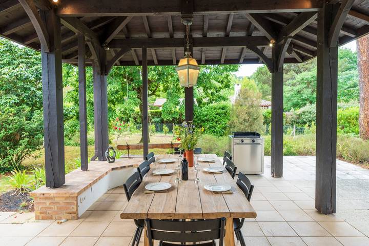 Casa de vacaciones en Hossegor, jardín entre pinos y terraza cubierta in Hossegor, Côte d’Argent