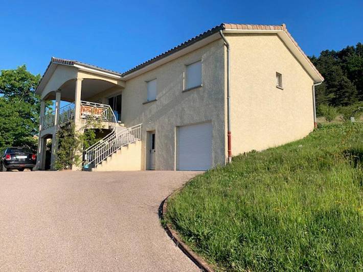 Gîte pour 15 personnes, avec Terrasse ainsi que Jardin et Piscine