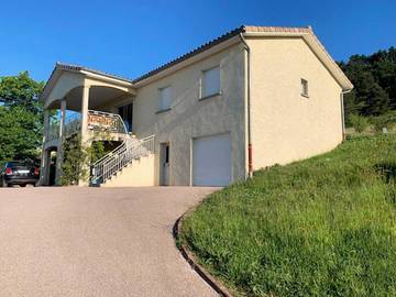 Gîte pour 15 personnes, avec piscine ainsi que jardin et terrasse à La Roche-Vineuse