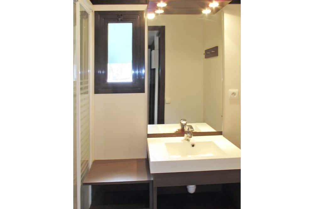 Stunning private villa for 6 guests with Wifi, A/C, pool, Tv, terrace and pets allowed in Solliès-Toucas, Toulon region