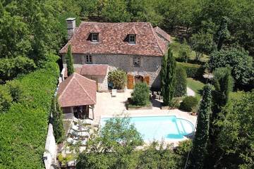 Gîte pour 8 personnes, avec jardin à Bétaille