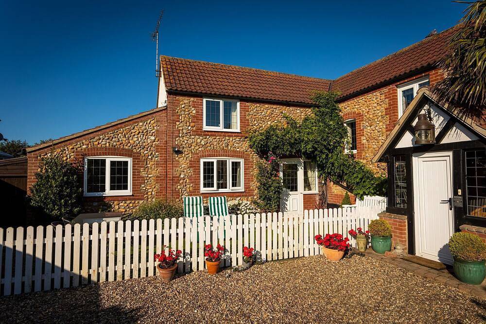 Entire apartment, Edelweiss | East Ruston Cottages in Happisburgh, Norfolk