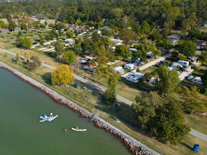 Kemping dla 4 osób, z Taras i Ogród oraz Basen i Widok w Balaton