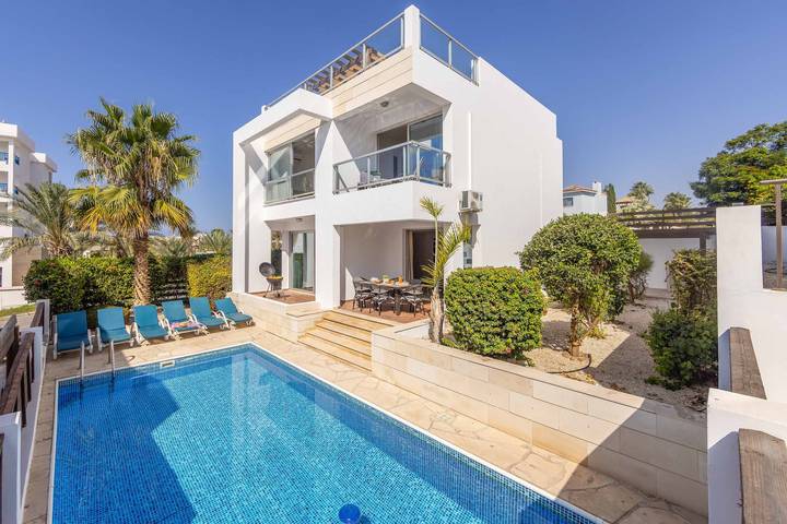 Holiday rental for 6 people, with Balcony and Terrace as well as Garden in Peyia