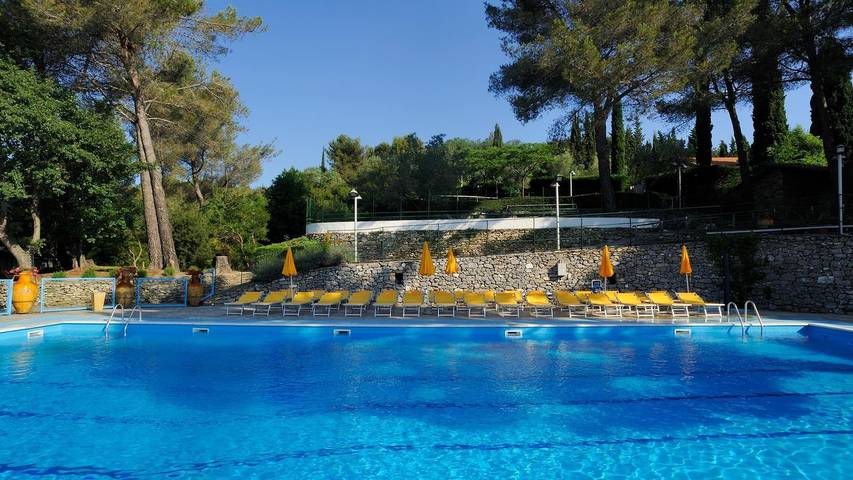 Camping für 5 Personen, mit Pool und Terrasse sowie Sauna in Ligurien