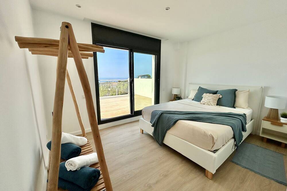 Villa Liria encanto mediterráneo piscina y vista espectacular in Cunit, Costa Dorada