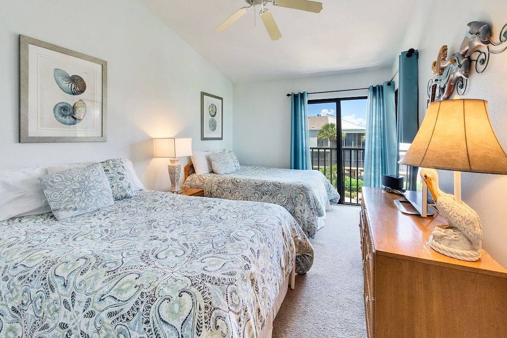 Gulf Front two story townhouse with a coastal flair! Incredible place for family gatherings!! in Sanibel, Sanibel Island