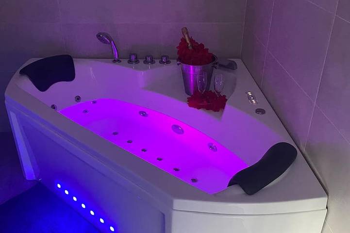 Location de vacances pour 10 personnes, avec jacuzzi et jardin à Upie - 2