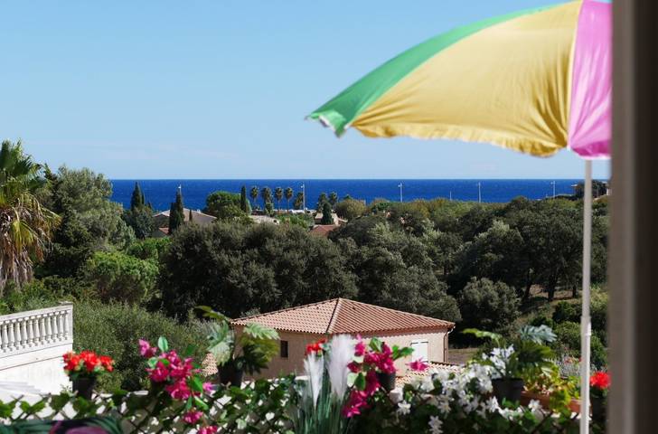 Gîte pour 6 personnes, avec balcon et piscine