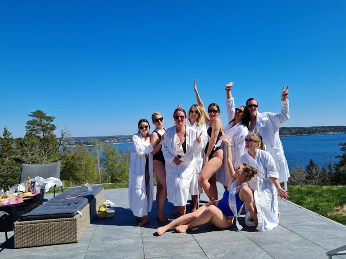 Ferienhaus für 8 Personen, mit Terrasse und Whirlpool sowie Garten und Sauna in Tyresö