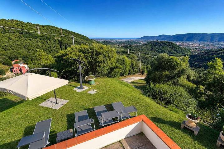 Gîte pour 9 personnes, avec jardin à Sarzana