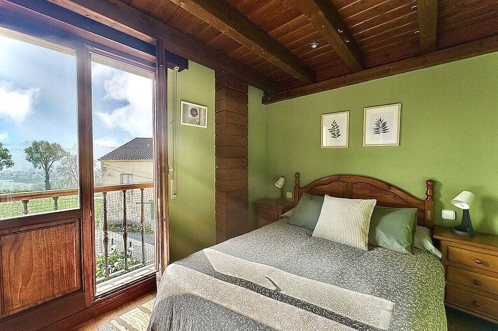 Apartamento entero, Beautiful and cozy apartment close to city center with a living room and bed room in Meruelo, Costa de Cantabria
