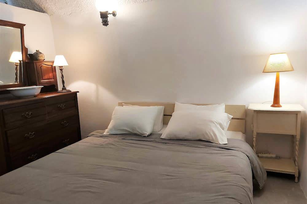 Haus der sieben Schiffe Traditionelles Haus mit Blick auf die Ägäis in Finikia, Santorin