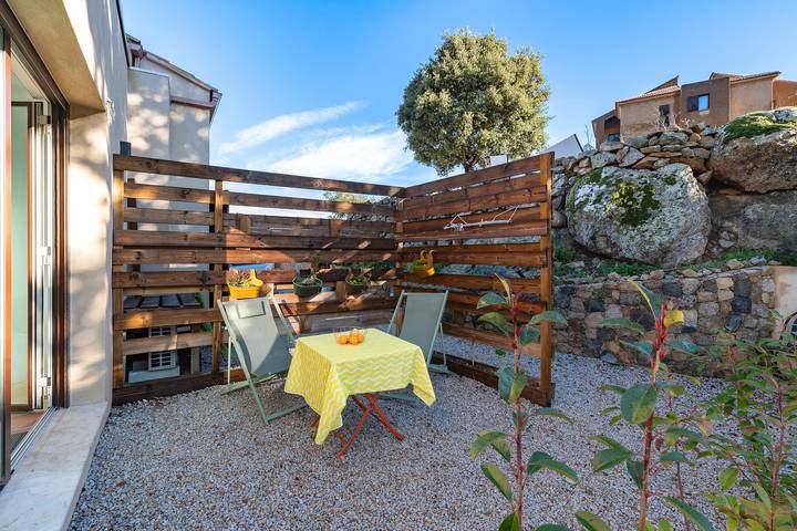 Gîte pour 4 personnes, avec terrasse et piscine ainsi que jacuzzi et jardin à Santa-Reparata-di-Balagna