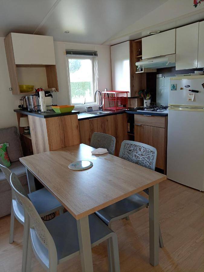 Camping pour 4 personnes, avec Terrasse ainsi que Jardin et Piscine