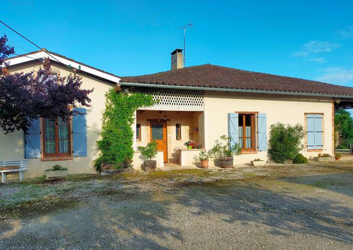 Gîte pour 4 personnes, avec terrasse et jardin