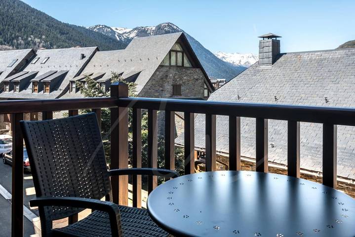 Location de vacances pour 6 personnes, avec Balcon ainsi que Terrasse et Vue dans Salardú - 3