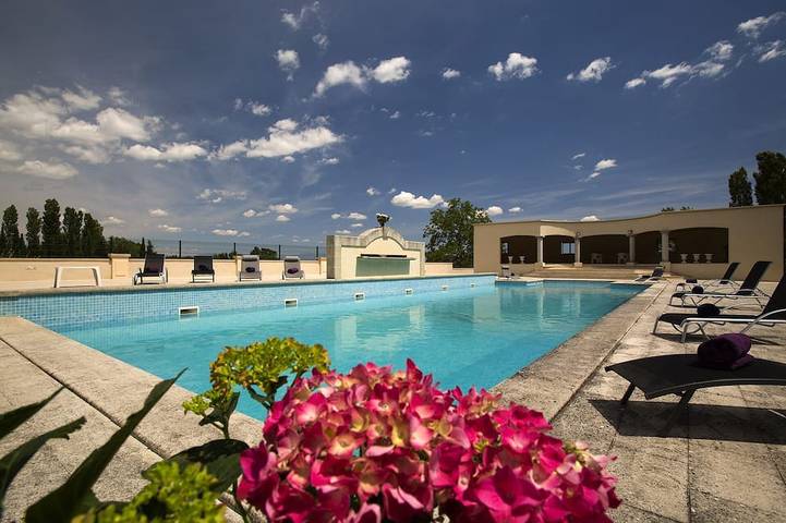 Gîte pour 2 personnes, avec terrasse ainsi que jardin et piscine à Forcalquier
