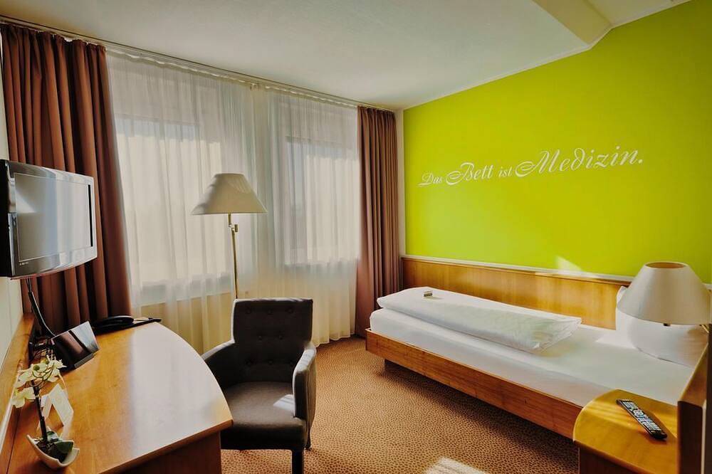 Einzelzimmer, Dusche, Wc - Hotel Sportwelt Radeberg in Radeberg, Oberlausitz-Niederschlesien