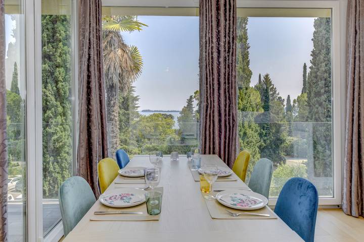 Ferienwohnung für 5 Personen, mit Balkon und Pool in Gardone Riviera