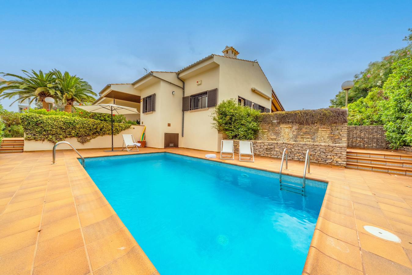 Villa Es Pinaro - Beach Front by Priorityvillas in Port Nou, Son Servera