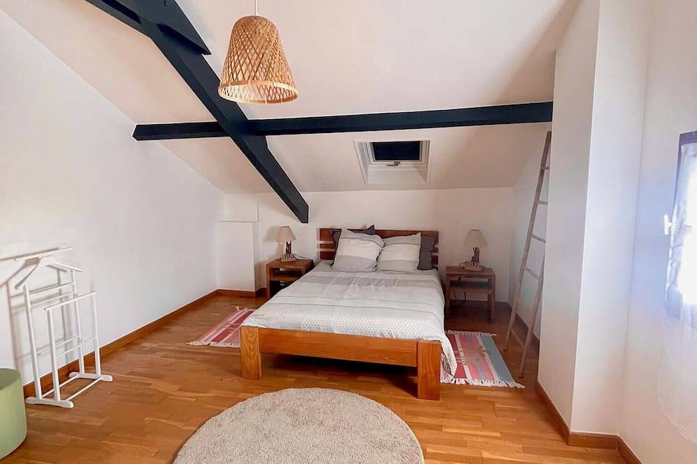 Jolie Maison à la Campagne Avec Piscine et Jacuzzi in Buanes, Landes