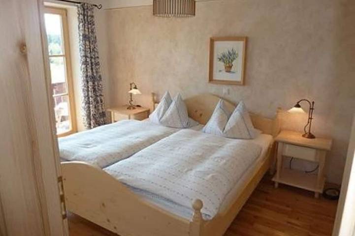 Ferienwohnung für 4 Personen, mit Balkon und Garten in Wackersberg - 2