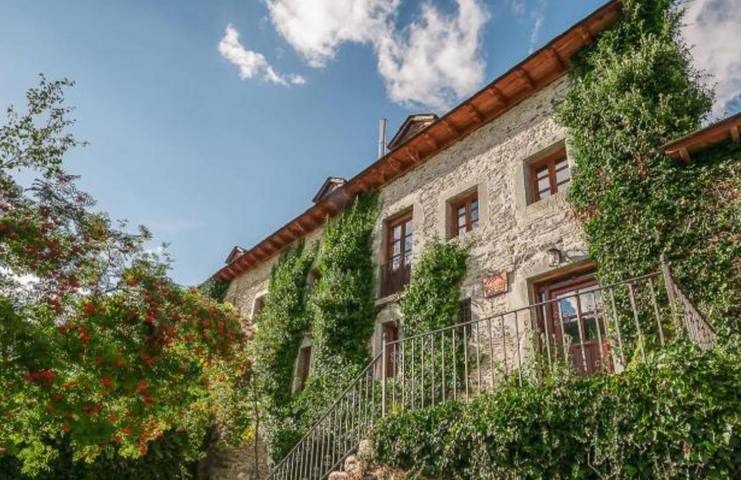 Hôtel pour 2 personnes, avec Balcon et Terrasse ainsi que Jardin et Vue dans Tremor de Arriba