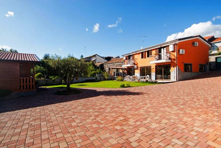 Casa vacanza per 2 persone, con Balcone e Terrazza nonché Giardino e Panorama a Nicolosi