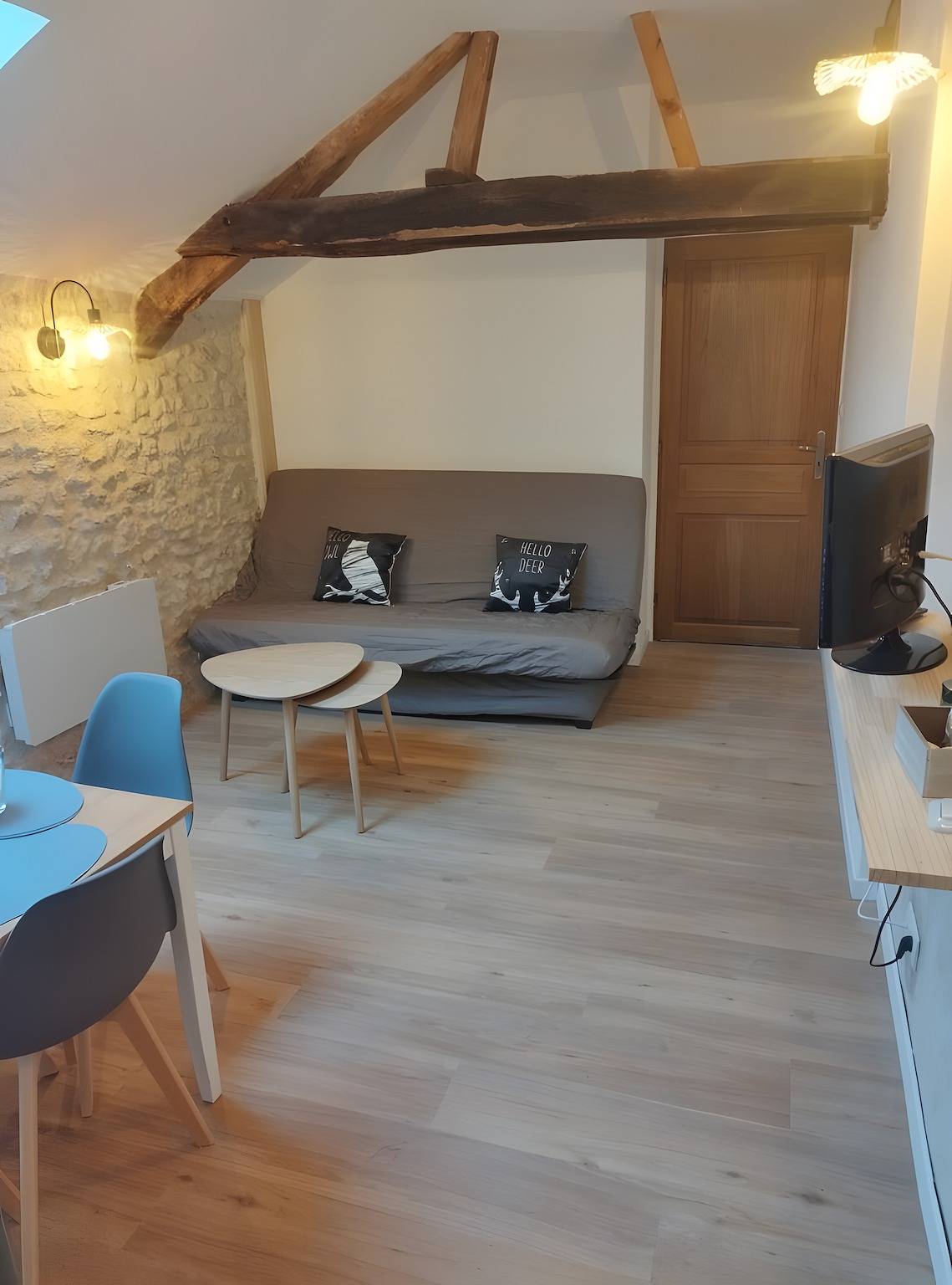 Gîte l'évasion: Peaceful Retreat Near Beauval Zoo with Beautiful Jacuzzi in Villeloin-Coulangé, Loches region