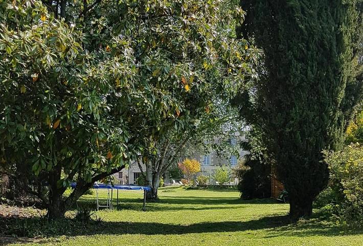 Location de vacances pour 7 personnes, avec jardin ainsi que piscine et vue, animaux acceptés à Huismes - 3