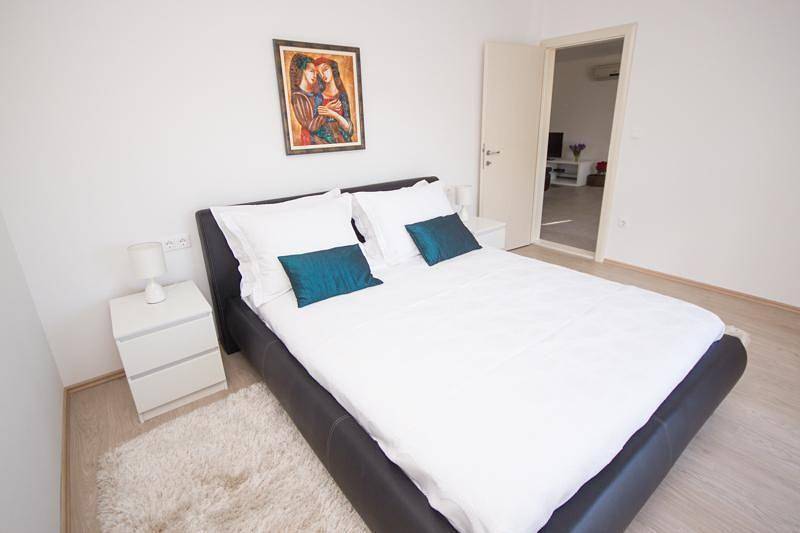 Separates Ferienhaus mit großer Terrasse in Trogir, Split-Dalmatien