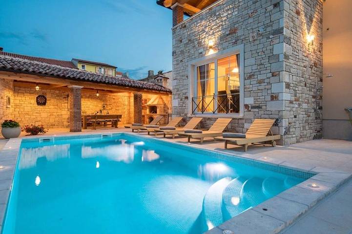 Villa pour 6 personnes, avec jardin ainsi que piscine et vue à Kavran
