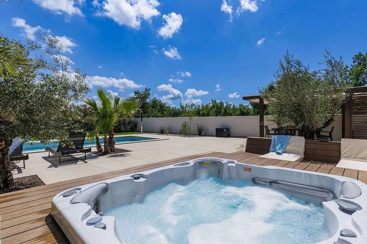 Villa für 6 Personen, mit Garten und Whirlpool in Poreč