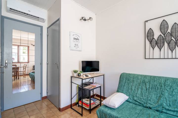 Casa de vacaciones 'Location Gîte Dans Les Corbières' con vistas a la montaña, terraza privada y Wi-Fi in Roquefort-des-Corbières, Costa mediterránea (Francia)