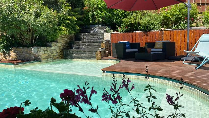 Gîte pour 4 personnes, avec Terrasse et Piscine à Sainte-Croix-Volvestre