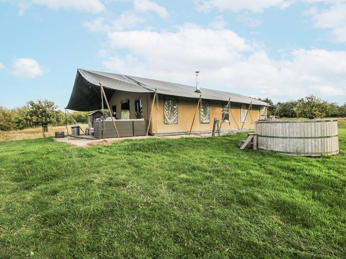 Hut for 8 people, with garden, with pets in Worcestershire