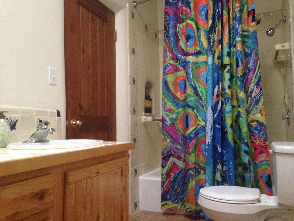 Ganze Wohnung, Super Mountain Vews! Stilvolle, komfortable Suite. Einfacher Zugang zu Stadt und Pisten in Taos County