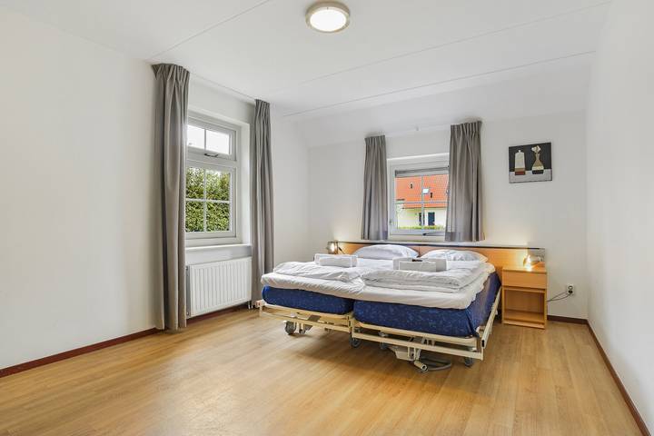 Bungalow für 12 Personen, mit Terrasse und Balkon/Terrasse