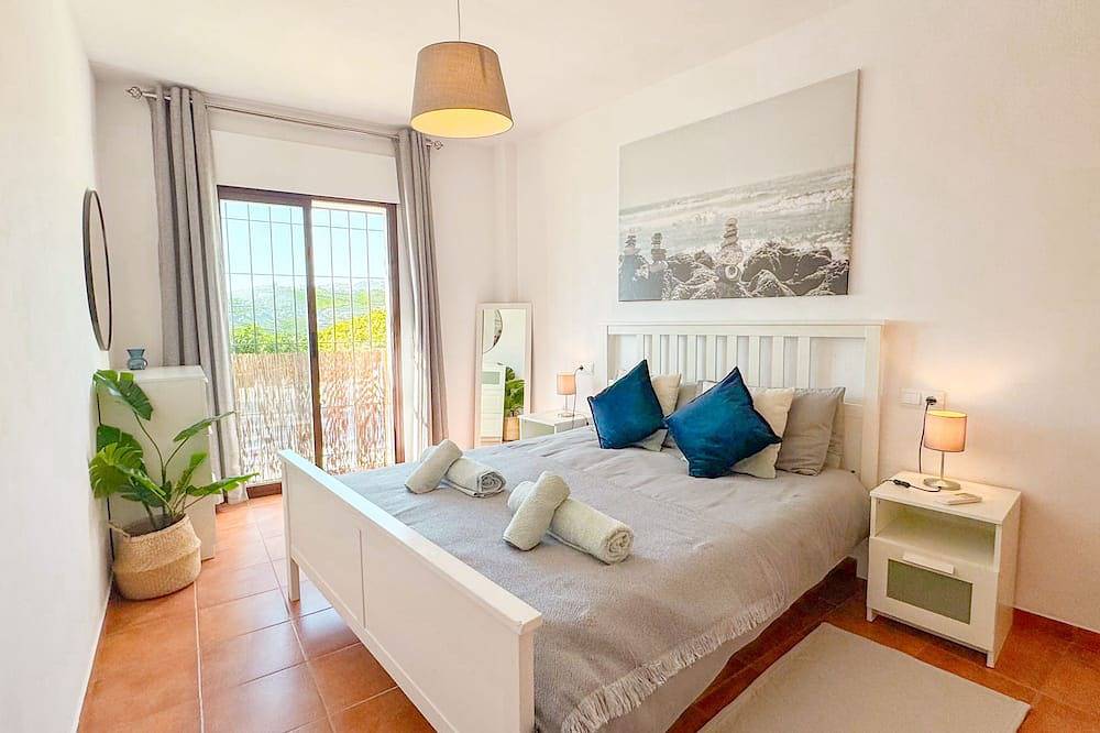 Apartamento entero, 2 bed ground floor garden apartment in the beautiful village of Frigiliana in Frigiliana Road, Frigiliana