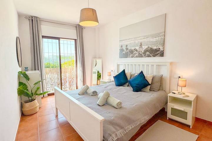 Appartement entier, 2 bed ground floor garden apartment in the beautiful village of Frigiliana in Frigiliana Road, Frigiliana