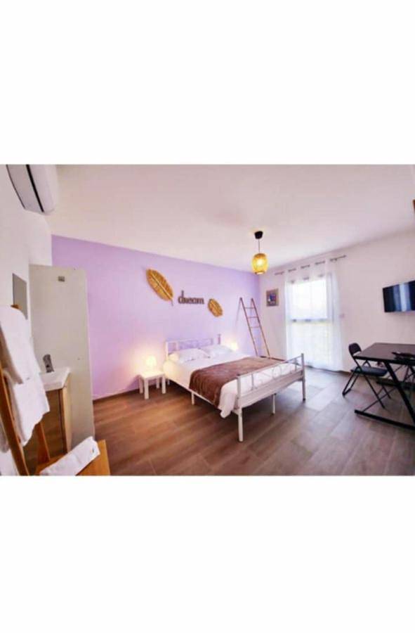 Location de vacances pour 12 personnes, avec vue ainsi que balcon et piscine à Vénissieux - 2