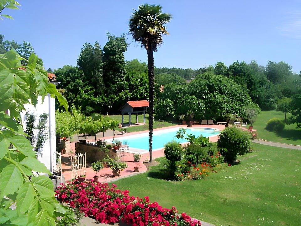 La Roseraie - Chambre baldaquin in Saint-Sever, Landes