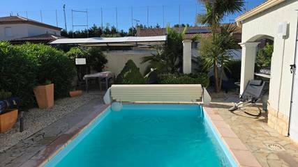 Gîte pour 4 personnes, avec piscine ainsi que jardin et vue à Portiragnes