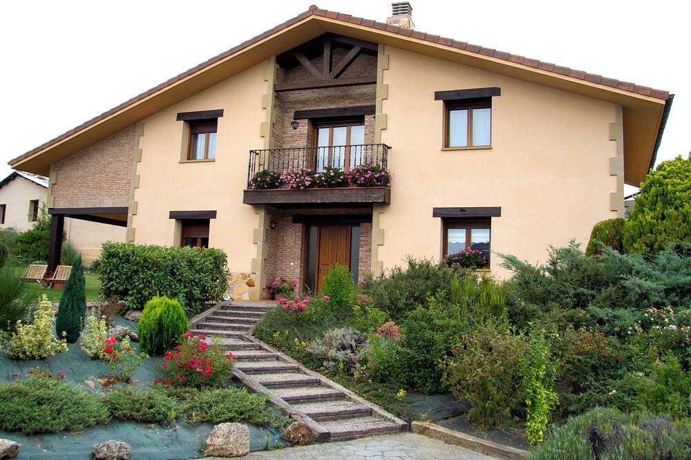 The Golf Villa. Housing In A Natural Environment With A Special Charm. in Urturi, Bernedo