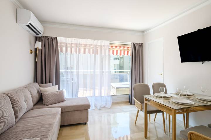 Appartamento intero, Appartamento con terrazza privata, Wi-Fi e aria condizionata in Nizza, Costa mediterranea (Francia)