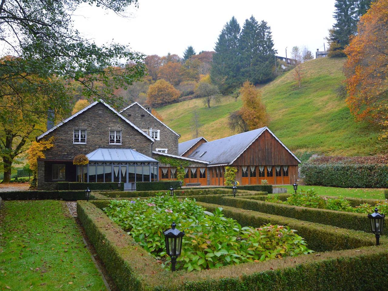 Rustiek vakantiehuis in de Ardennen met een binnenzwembad in Vresse-sur-Semois, Regio Namur