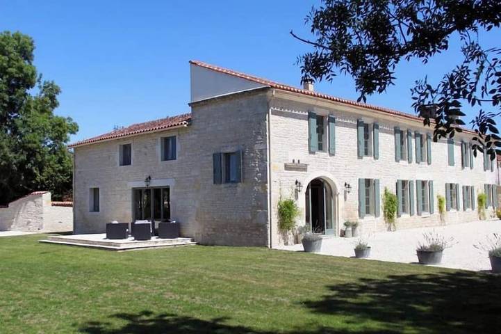 Gîte pour 12 personnes, avec jardin et terrasse